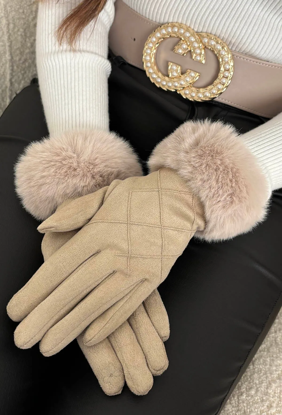 Valeria Beige Faux Fur Trim Gloves